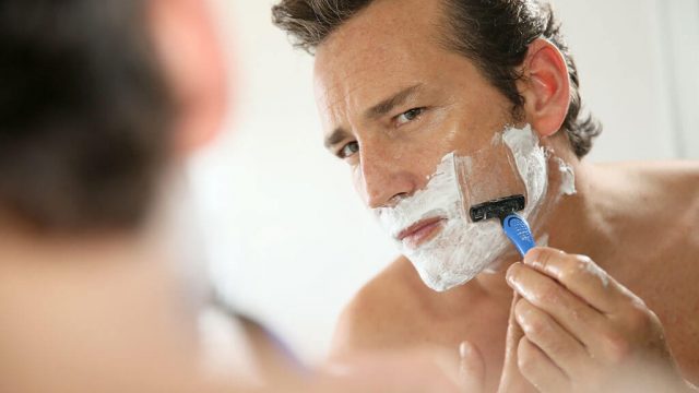 髭剃りで肌荒れする原因と予防方法！ニキビやカミソリ負けを防いで綺麗な肌を手に入れよう
